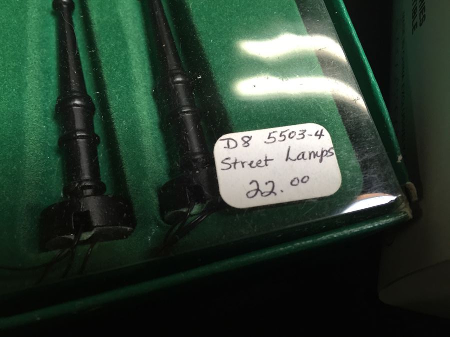 Huge Lot Of Department 56 Heritage Village Street Lights [Photo 6]