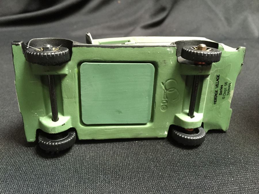 Department 56 Heritage Village Collection [Photo 6]