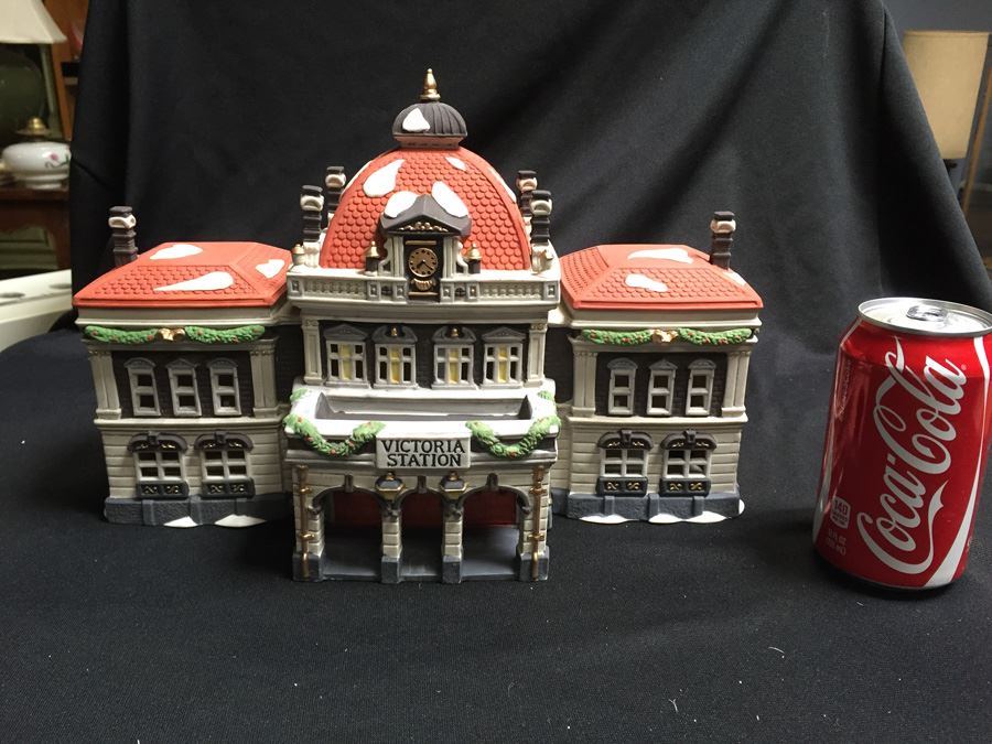 Department 56 Heritage Village Collection [Photo 3]