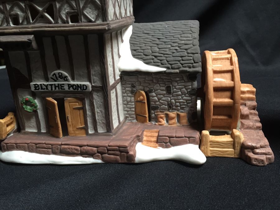 Department 56 Heritage Village Collection [Photo 5]