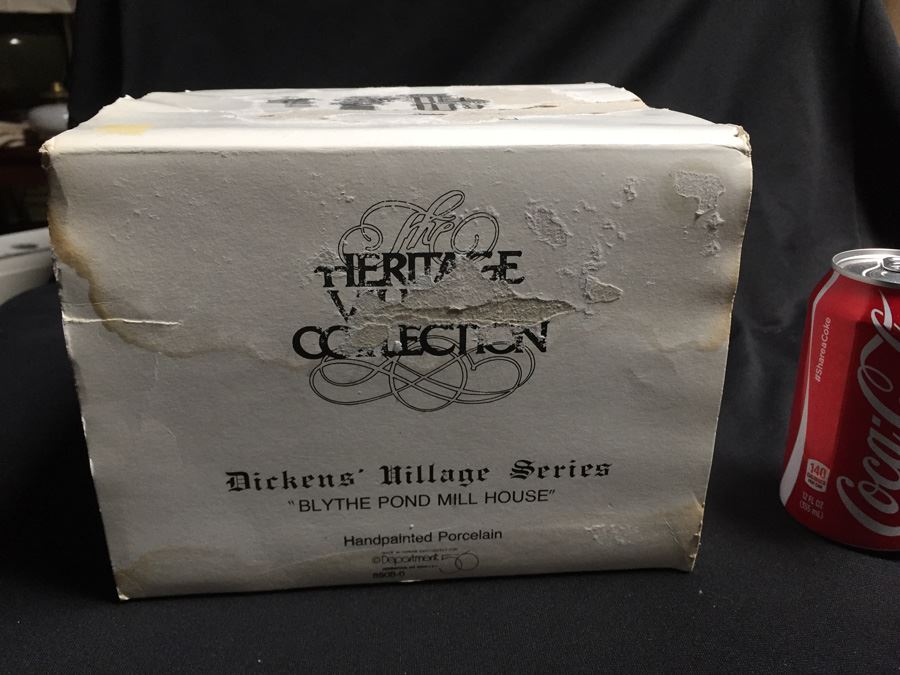 Department 56 Heritage Village Collection [Photo 1]