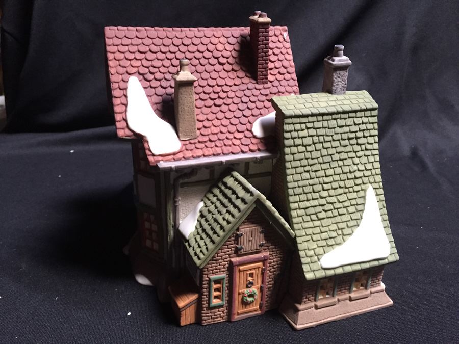 Department 56 Heritage Village Collection [Photo 10]
