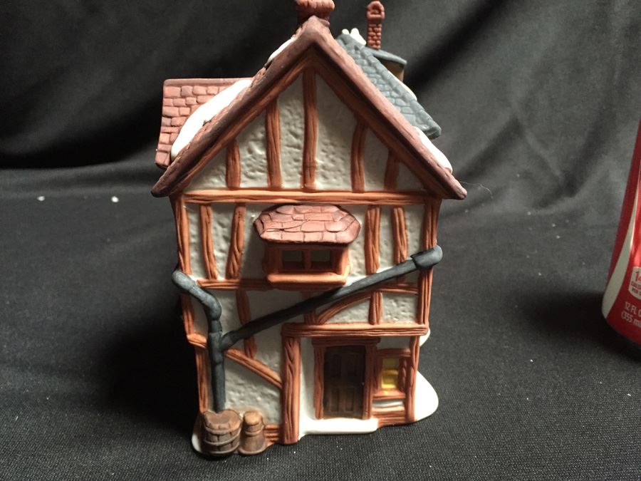Department 56 Heritage Village Collection [Photo 8]