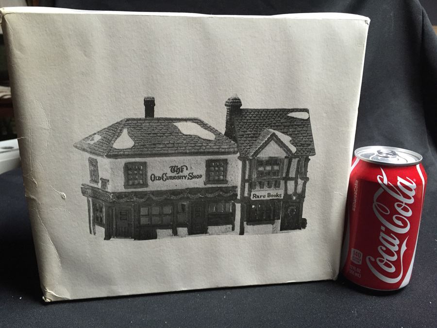 Department 56 Heritage Village Collection [Photo 1]
