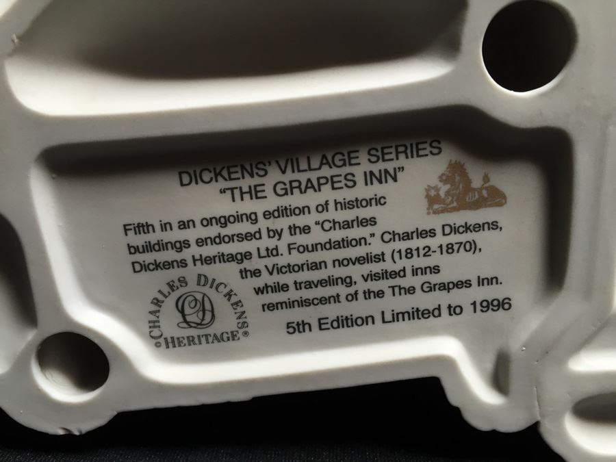 Department 56 Heritage Village Collection [Photo 16]