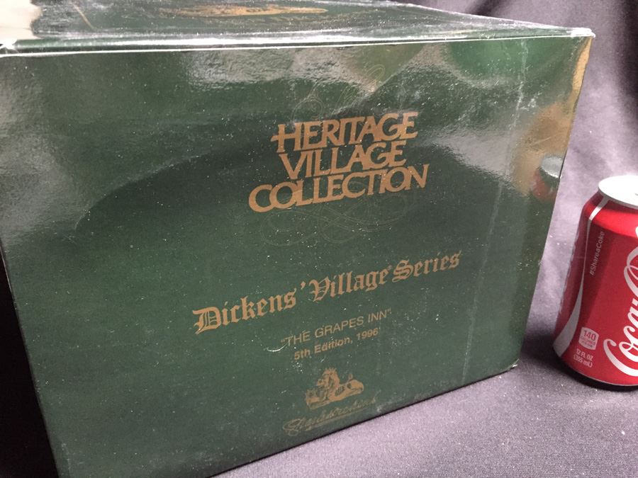 Department 56 Heritage Village Collection [Photo 1]
