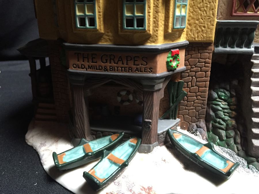 Department 56 Heritage Village Collection [Photo 4]