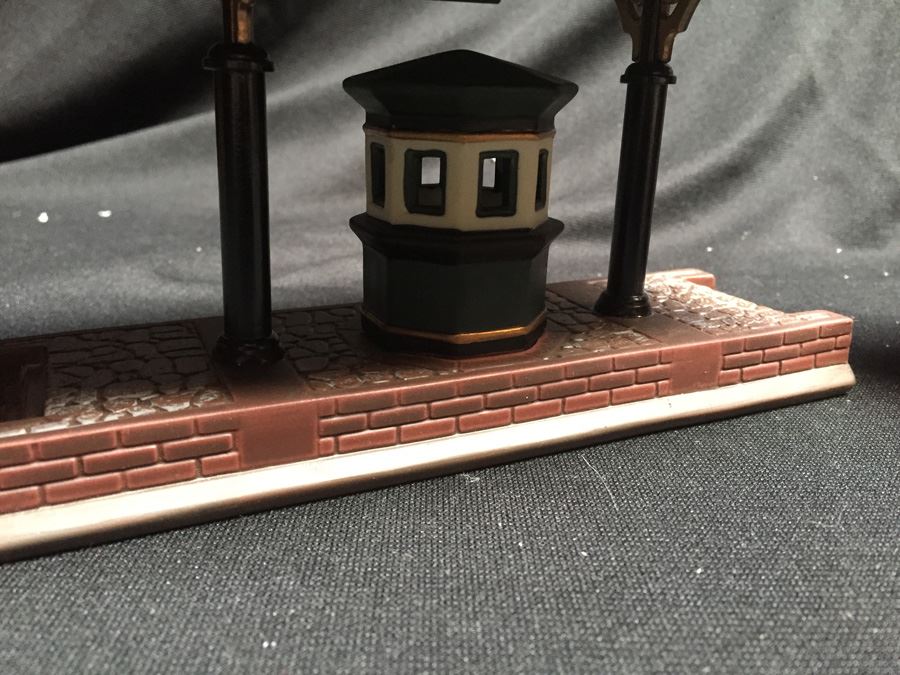 Department 56 Heritage Village Collection [Photo 4]