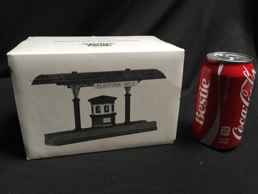 Department 56 Heritage Village Collection [Photo 1]