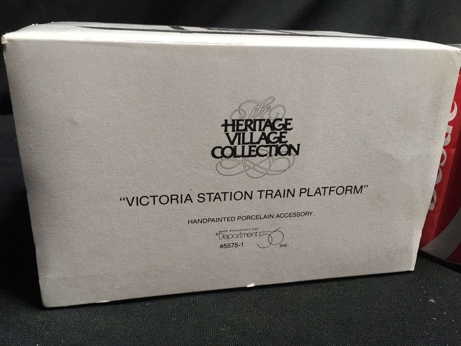 Department 56 Heritage Village Collection [Photo 2]