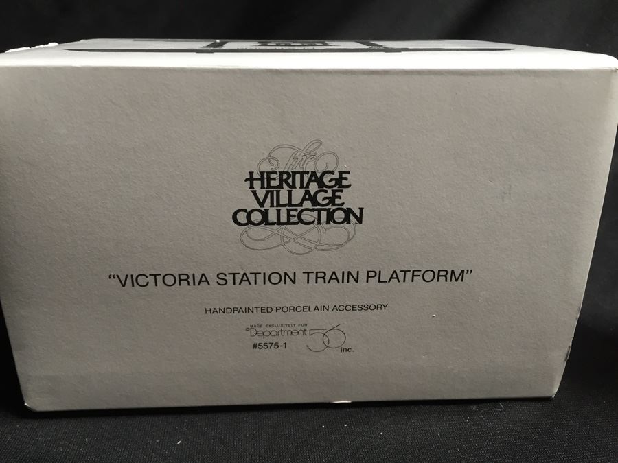 Department 56 Heritage Village Collection [Photo 2]