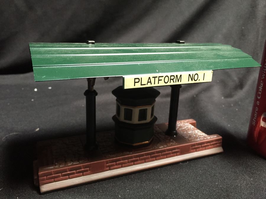 Department 56 Heritage Village Collection [Photo 6]