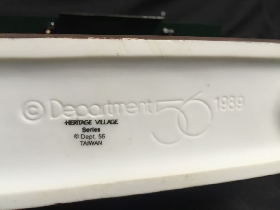 Department 56 Heritage Village Collection [Photo 8]