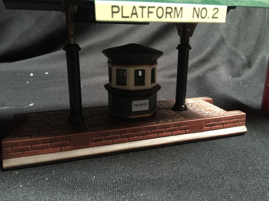 Department 56 Heritage Village Collection [Photo 4]