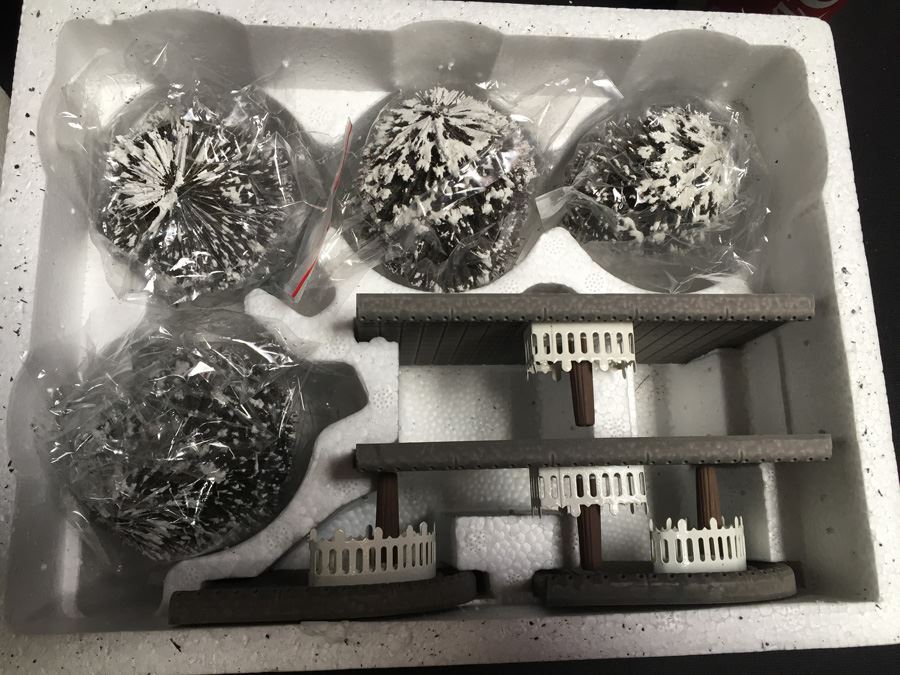 (2) Department 56 Heritage Village Collection [Photo 4]