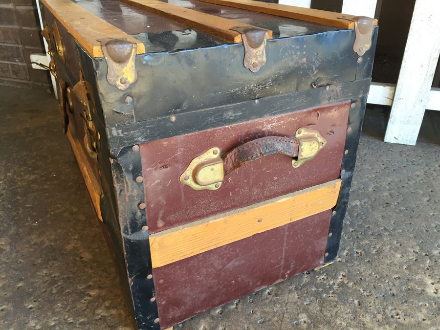Vintage Metal And Wood Trunk [Photo 2]