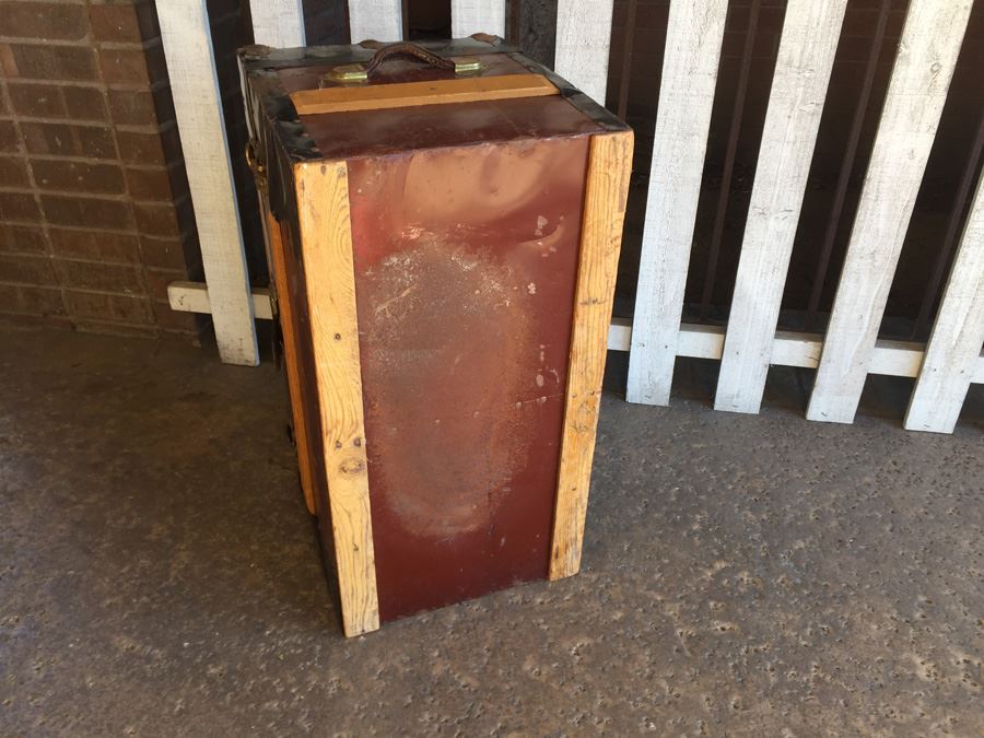 Vintage Metal And Wood Trunk [Photo 7]