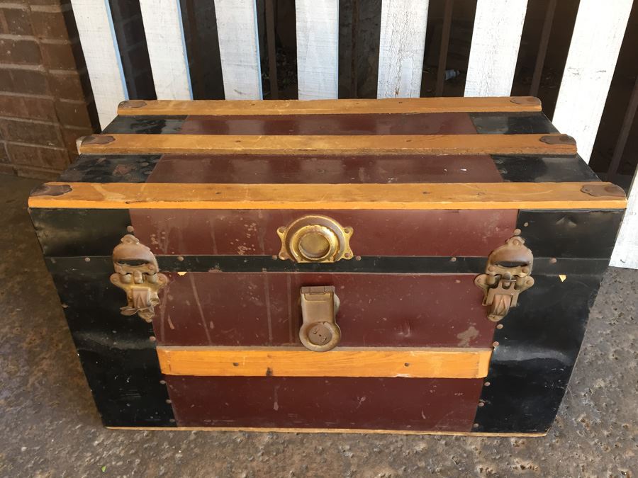 Vintage Metal And Wood Trunk [Photo 4]
