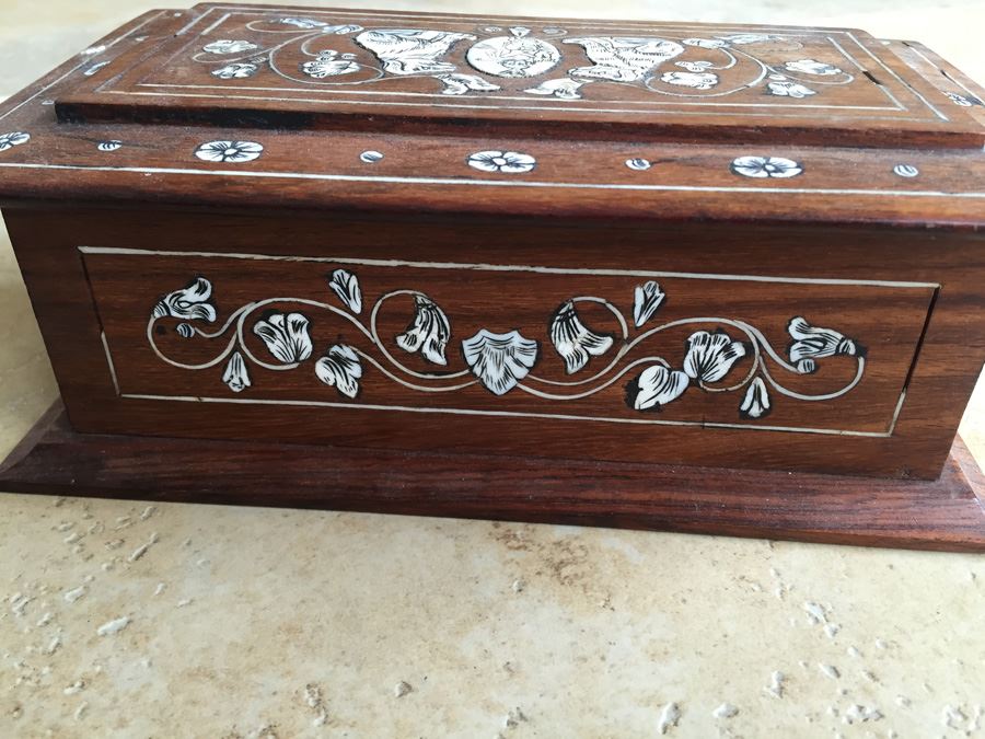 Vintage Wooden Box With Detailed Inlay Work [Photo 7]