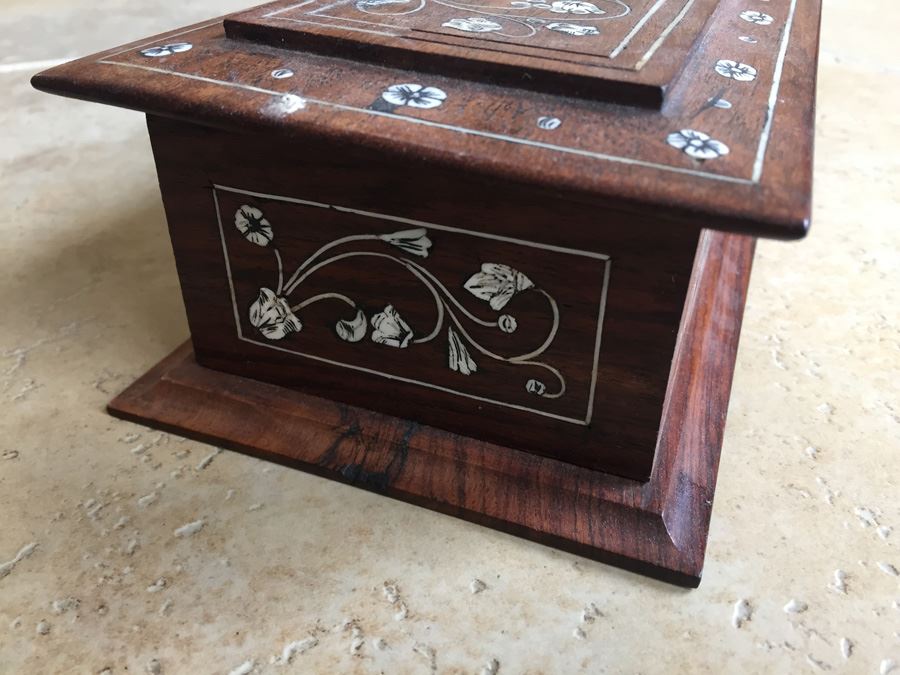 Vintage Wooden Box With Detailed Inlay Work [Photo 8]