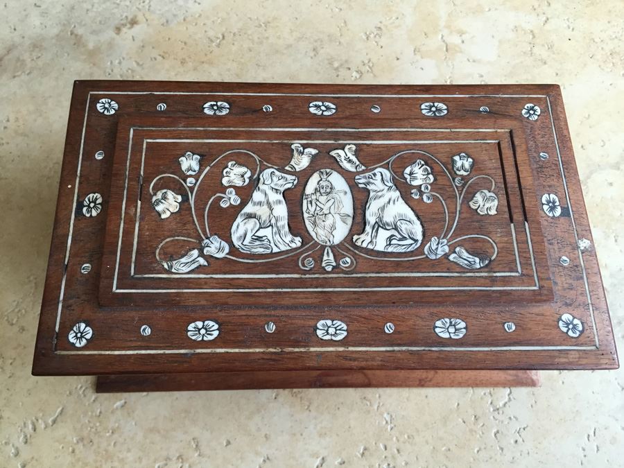 Vintage Wooden Box With Detailed Inlay Work [Photo 1]