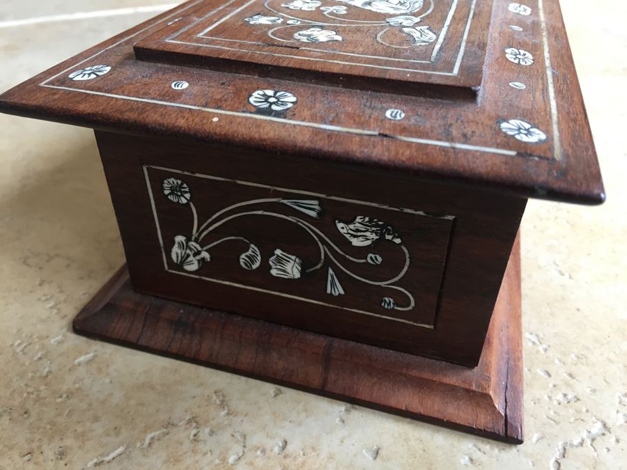 Vintage Wooden Box With Detailed Inlay Work [Photo 6]