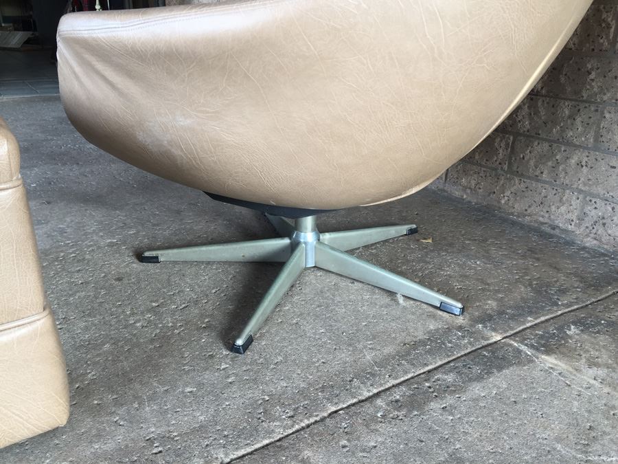 Mid-Century Modern Synthetic Chair With Ottoman [Photo 6]