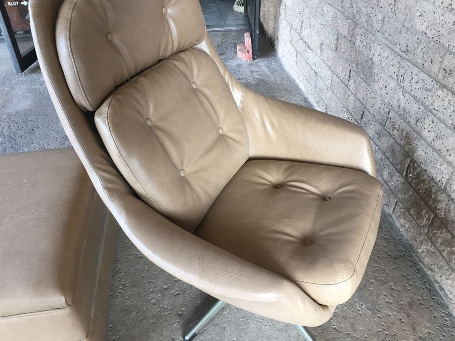 Mid-Century Modern Synthetic Chair With Ottoman [Photo 9]
