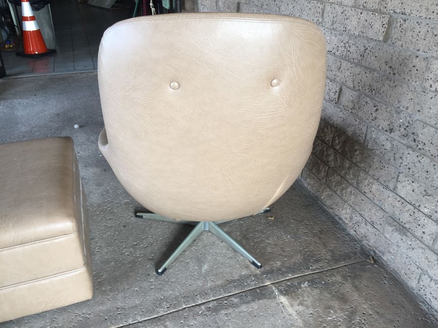 Mid-Century Modern Synthetic Chair With Ottoman [Photo 7]