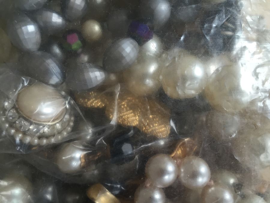 Jewelry Lot #4 - Assorted Jewelry In Large Bag [Photo 10]