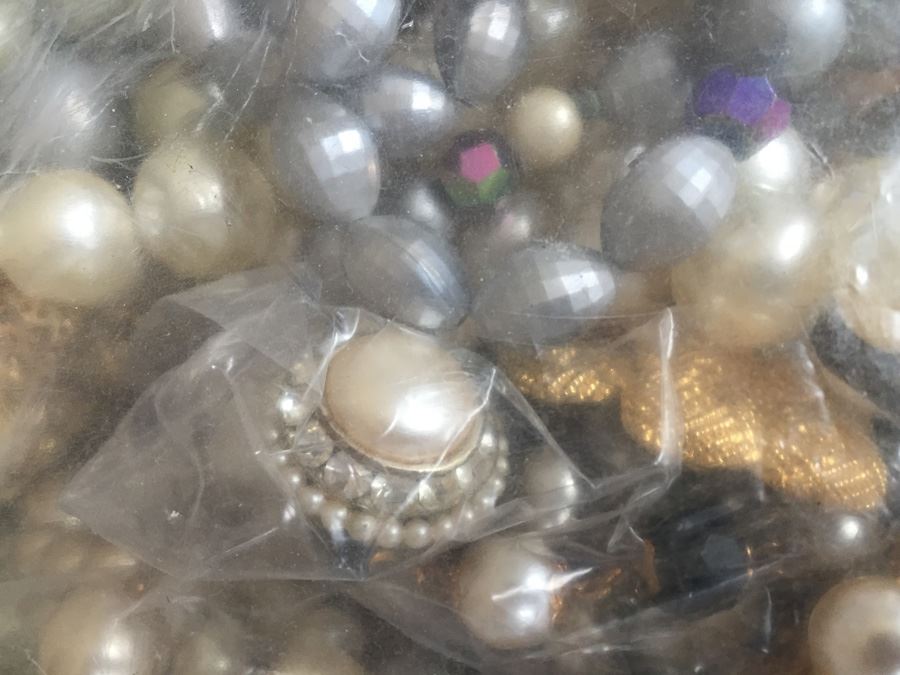 Jewelry Lot #4 - Assorted Jewelry In Large Bag [Photo 11]