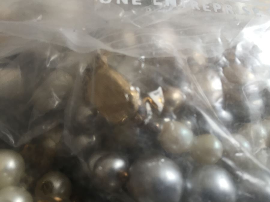 Jewelry Lot #4 - Assorted Jewelry In Large Bag [Photo 7]