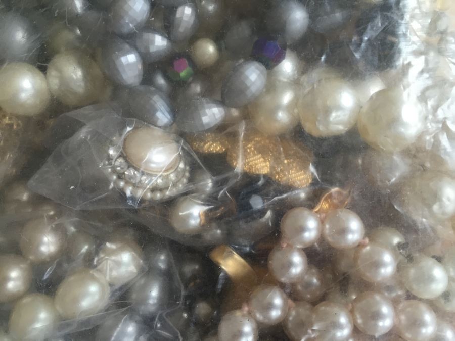 Jewelry Lot #4 - Assorted Jewelry In Large Bag [Photo 16]