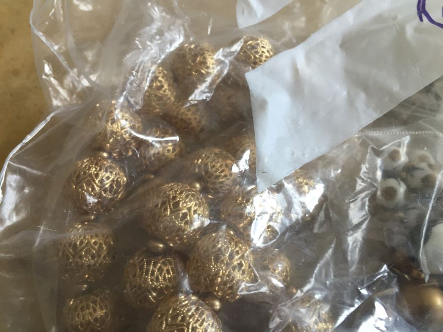 Jewelry Lot #6 - Assorted Jewelry In Large Bag [Photo 4]