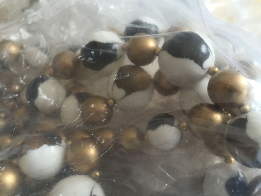 Jewelry Lot #6 - Assorted Jewelry In Large Bag [Photo 5]