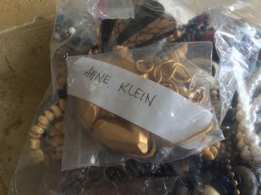 Jewelry Lot #10 - Assorted Jewelry In Large Bag [Photo 14]