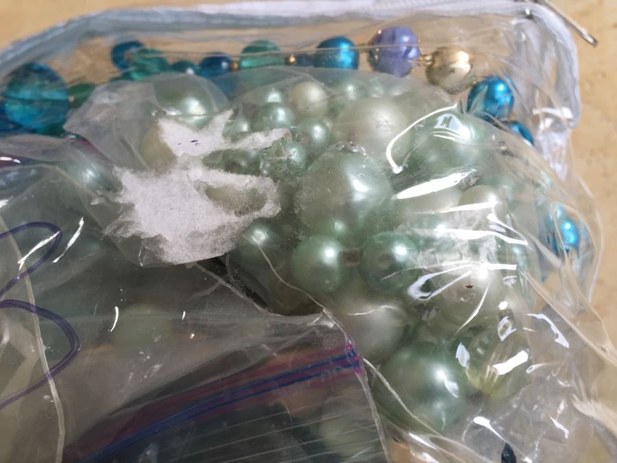 Jewelry Lot #13 - Assorted Jewelry In Large Bag [Photo 5]