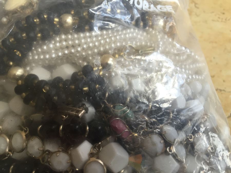 Jewelry Lot #15 - Assorted Jewelry In Large Bag [Photo 5]