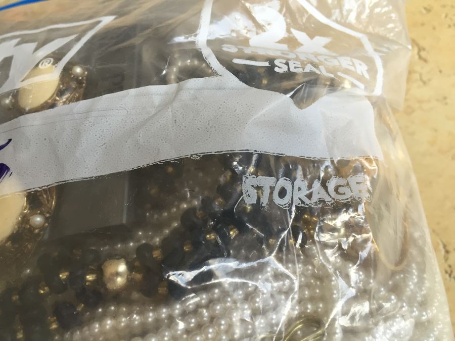 Jewelry Lot #15 - Assorted Jewelry In Large Bag [Photo 6]