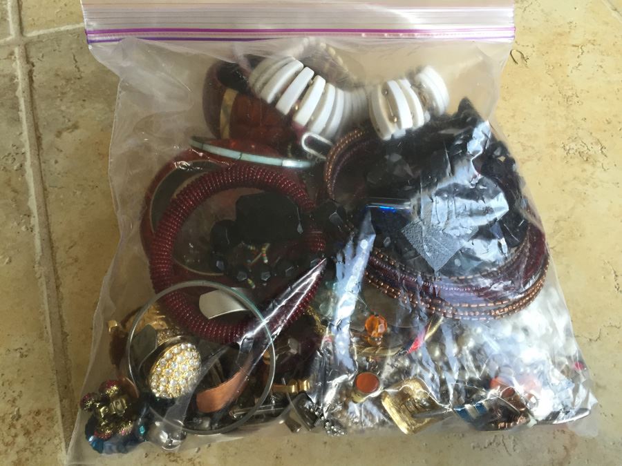 Jewelry Lot #16 - Assorted Jewelry In Large Bag [Photo 12]