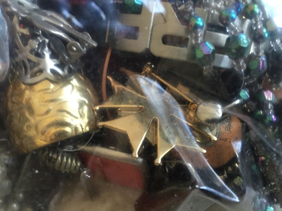 Jewelry Lot #16 - Assorted Jewelry In Large Bag [Photo 7]