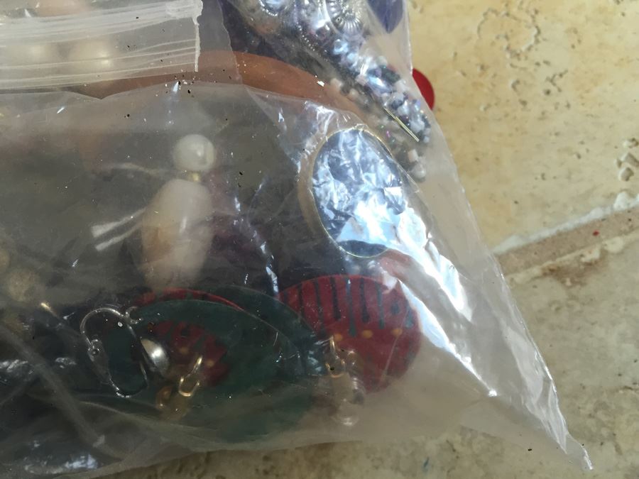 Jewelry Lot #17 - Assorted Jewelry In Large Bag [Photo 13]
