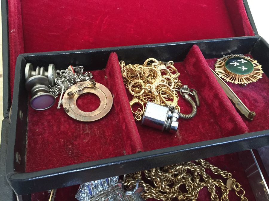 Vintage Jewelry Box Filled With Jewelry [Photo 8]