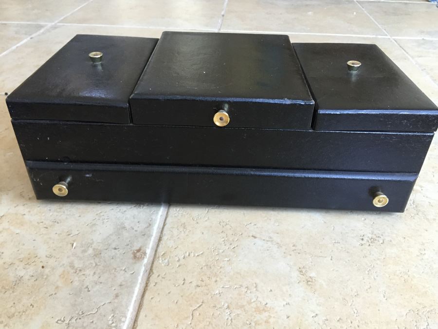 Vintage Jewelry Box Filled With Jewelry [Photo 1]