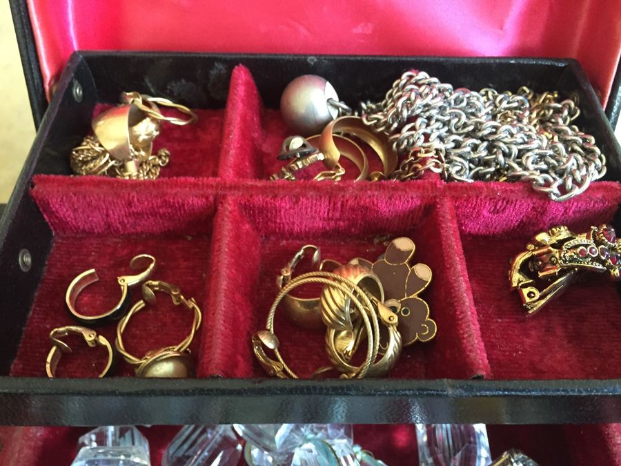 Vintage Jewelry Box Filled With Jewelry [Photo 3]