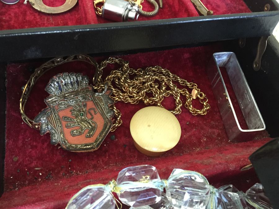 Vintage Jewelry Box Filled With Jewelry [Photo 7]