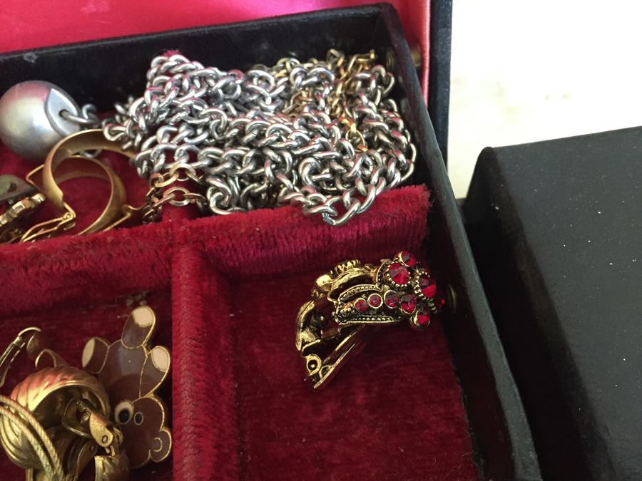 Vintage Jewelry Box Filled With Jewelry [Photo 11]