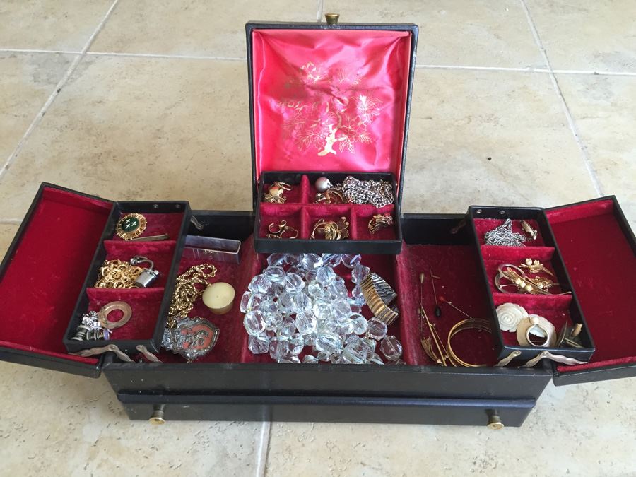 Vintage Jewelry Box Filled With Jewelry [Photo 2]