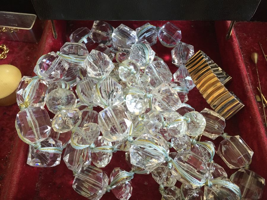 Vintage Jewelry Box Filled With Jewelry [Photo 6]