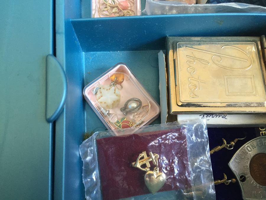 Jewelry Box Filled With Jewelry [Photo 12]